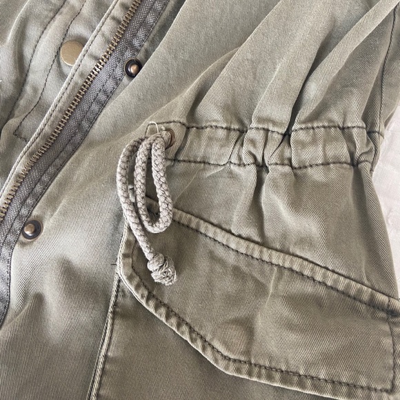 Utility Vest Olive Green - Picture 3 of 5